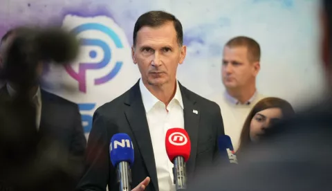 Novska, 25.11.2024. - Kandidat HDZ-a za predsjednika Republike Dragan Primorac posjetit će Sisačko-moslavačku županiju i obi&scaron;ao Novsku. Na fotografiji Dragan Primorac.foto HINA/ HDZ/ ml