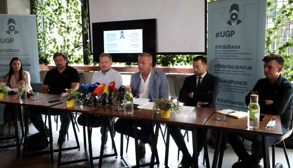 Zagreb, 20.07.2021. - Konferencija za medije Udruge Glas poduzetnika (UGP). Na fotografiji Hrvoje Bujas, Tomica Drvar, Mate Matić, Daniel Hanik, Nikola Boić. foto HINA/ Lana SLIVAR DOMINIĆ/ lsd