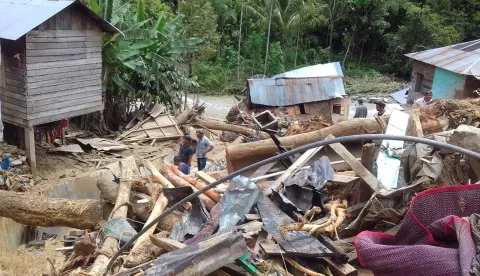 epa07091750 A handout photo made available by the Indonesian National Search and Rescue Agency (BASARNAS) shows residents standing on the ruins of damaged houses after a flash flood hit Muara Saladi Village in Mandailing Natal, North Sumatra, Indonesia, 13 October 2018. According to media reports, a flash flood that hit North Sumatra killed at least 21 people and injuring dozens. EPA/BASARNAS HANDOUT HANDOUT EDITORIAL USE ONLY/NO SALES