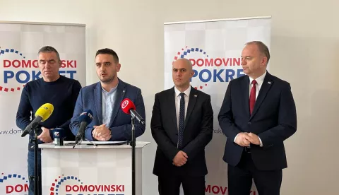 OTOKMinistar demografije i useljeništva Ivan Šipić te ministar poljoprivrede, šumarstva i ribarstva Josip Dabro na konferenciji za medije u Otoku dali su potporu kandidatu DP-a za gradonačelnika Otoka na prijevremenim izborima, Slavku Grgiću te istaknuli važnost demografske revitalizacije Slavonije, Baranje i Srijema. 2024.