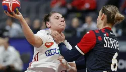 epa11023254 Hungary's Petra Vamos (L) and Croatia's Sara Senvald in action during the IHF Women's World Handball Championship main round match between Hungary and Croatia in Gothenburg, Sweden, 11 December 2023. EPA/Adam Ihse SWEDEN OUT