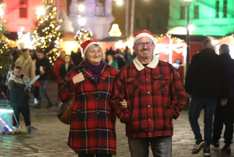 Osijek, 30. 11. 2024., Tvrđa, Trg Sv. Trojstva, Advent u Osijeku, Advent 2024, otvaranje, paljenje lampica SNIMIO BRUNO JOBST