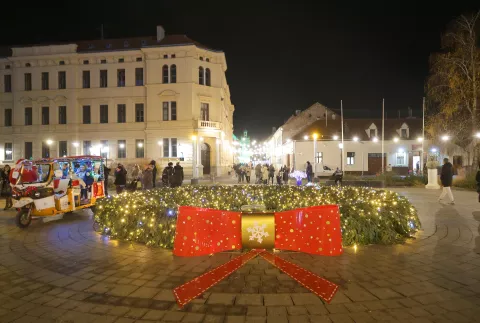 Osijek, 30. 11. 2024., Tvrđa, Trg Sv. Trojstva, Advent u Osijeku, Advent 2024, otvaranje, paljenje lampica SNIMIO BRUNO JOBST