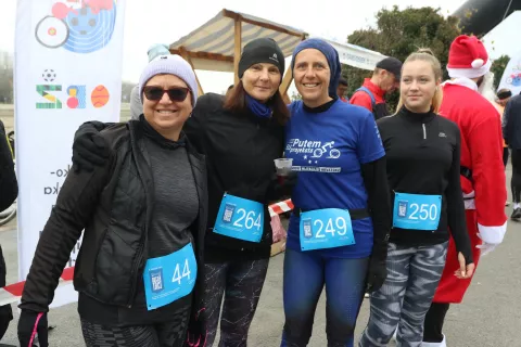 Osijek, 01. 12. 2024, Promenada kod Picassa. Start utrke i prvi dolasci na cilj, utrke Osijek trči - i ti to možeš, daruj svoje kilometre. Druga s lijva Državna tajnica u Mnistarstvu kulture, Dražena Vrselja.snimio GOJKO MITIĆ