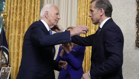 epa11495055 President Joe Biden hugs his son Hunter Biden after addressing the nation from the Oval Office of the White House in Washington, DC, USA,, 24 July 2024. Biden spoke about his decision to drop out of the 2024 presidential race. EPA/EVAN VUCCI/POOL