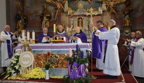 SLAVONSKI BRODSvoj dijamantni jubilej, 60 godina svećeništva, proslavio je na prvu adventsku nedjelju fra Domagoj Šimunović, svećenik Franjevačke provincije sv. Ćirila i Metoda, na službi u franjevačkom samostanu u Slavonskom Brodu.PROSINAC 2024.