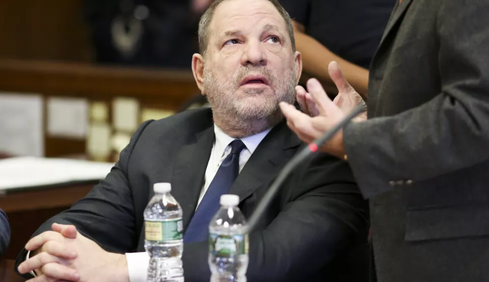epa07242353 Disgraced movie producer Harvey Weinstein (C) talks with his attorneys in a Manhattan criminal courtroom during a hearing in his sexual assault case in New York, New York, USA, 20 December 2018. Weinstein, who is facing multiple charges of sexual assault based on allegations from 2013 and 2006, is expected to try to have the case dismissed based on possible police misconduct in the investigation. EPA/ALEC TABAK/POOL