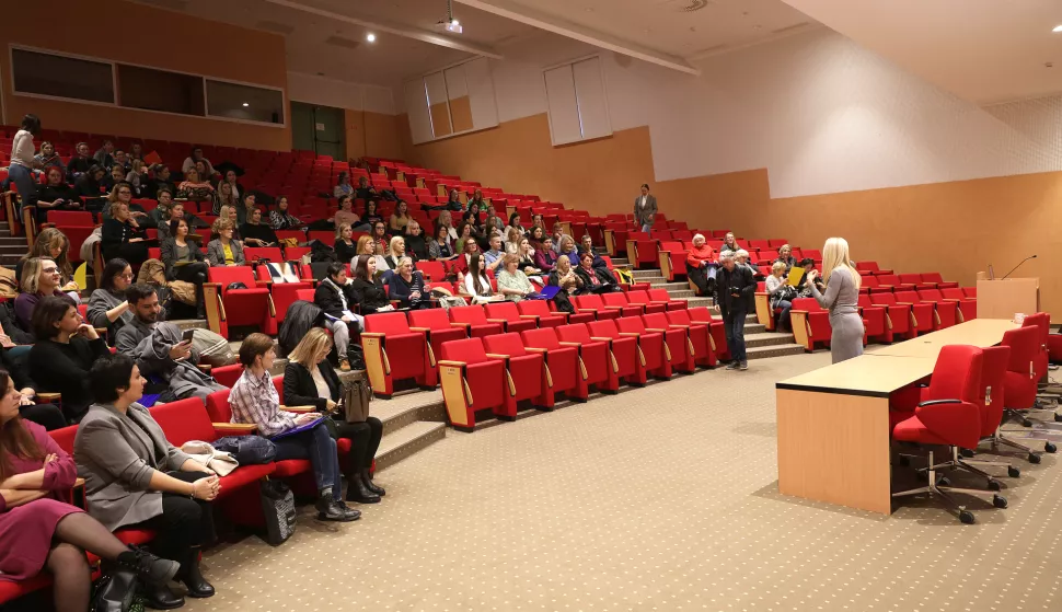 Osijek, 03. 12. 2024., Vikarijat, edukacija za djelatnike, stručne suradnike u osnovnim i srednjim školama i predškolskim ustanovama te djelstnike HZZSR na područjuOBŽ, NZJZ,SNIMIO BRUNO JOBST