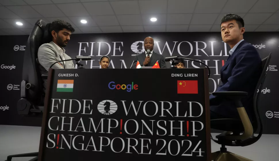 epa11739451 Chess grandmasters Ding Liren (R) of China and Gukesh Dommaraju of India (L) at the start of the first round of the FIDE World Chess Championship in Singapore, 25 November 2024. EPA/HOW HWEE YOUNG