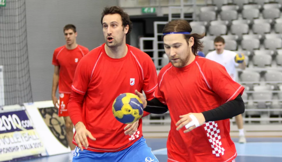 30.10.2012., Osijek - Trening hrvatske rukometne reprezentacije u sportskoj dvorani Gradski vrt. Igor Vori i Ivan Cupic. Photo: Marko Mrkonjic/PIXSELL