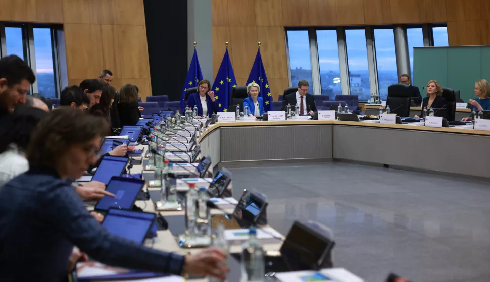 epa11756105 European Commission President Ursula Von der Leyen (5-R), at the start of the College meeting of the European Commission in Brussels, Belgium, 04 December 2024. EPA/OLIVIER HOSLET