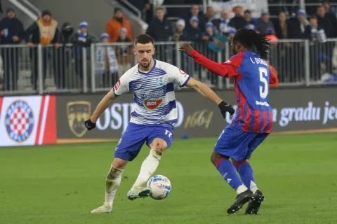 Osijek, 24. 11. 2024, Opus Arena, nogmoet, SupeSport HNL, Osijek - Hajduk. Arnel Jakupović (17).snimio GOJKO MITIĆ