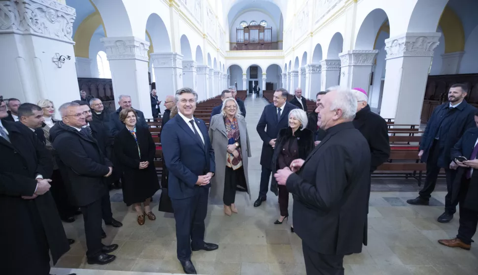 Banja Luka, 06.12.2024. - Premijer Andrej Plenković sudjelovao je na otvorenju Muzejsko-galerijskog prostora "Marija Zvijezda" u Banjoj Luci. Na fotografiji Andrej Plenković, Borijana Krišto, Milorad Dodik, Lidija Bradara. foto HINA/ Daniel KASAP/ dk