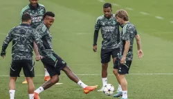 epa10181062 Real Madrid's Brazilian defender Eder Militao (2-L), Brazilian striker Rodrygo (2-R) and Croatian midfielder Luka Modric (R) in action during the training of the team held at Valdebebas Sports City in Madrid, Spain, 13 September 2022 to prepare their next Champions League match against RB Leipzig. Real Madrid will lay against RB Leipzig on 14 September. EPA/RODRIGO JIMENEZ