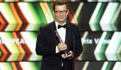 epa11763283 Nebojsa Slijepcevic, Croatian director of 'The Man Who Could Not Remain Silent', winner in the European Short Film Prix Vimeo category holds his trophy during the gala at the 37th European Film Awards at the Culture and Convention Center KKL in Lucerne, Switzerland, 07 December 2024. EPA/MICHAEL BUHOLZER