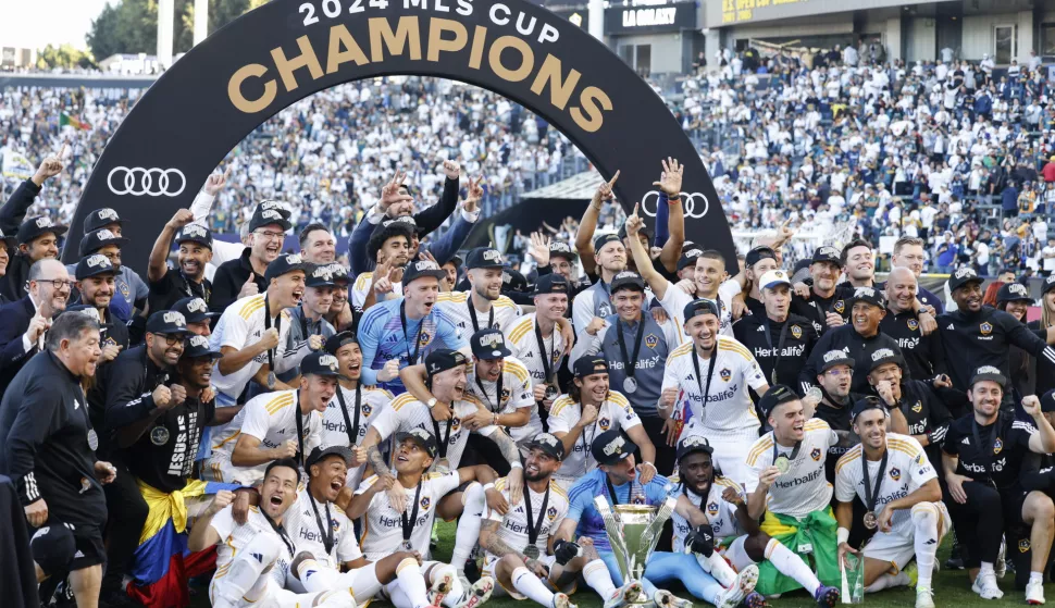 epa11763777 Los Angeles Galxy players celebrate after winning the Major League Soccer (MLS) Cup Final between the LA Galaxy and the New York Red Bulls, in Carson, California, USA, 07 December 2024. EPA/CAROLINE BREHMAN