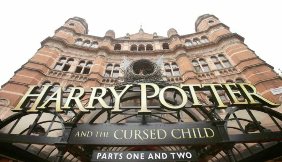 Harry Potter And The Cursed Child to debut on Broadway File photo dated 30/07/16 of the sign for the theatre show of Harry Potter and The Cursed Child, at the Palace Theatre in London. JK Rowling's popular West End production will debut on Broadway in April 2018. Yui Mok Photo: Press Association/PIXSELL------kultura3 stupca, color