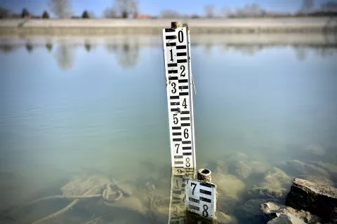 Osijek, 15. 02. 2023, promenada, nizak vodostaj Drave, mjerac vodostaja, ilustracijaSNIMIO BRUNO JOBST