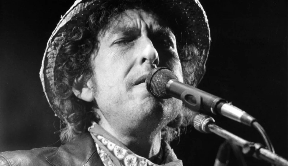 epa05583476 (FILE) A file picture dated 03 June 1984 shows US musician Bob Dylan performing at an open air concert at the Olympic Stadium in Munich, Germany. Dylan won the 2016 Nobel Prize in Literature, the Swedish Academy announced in Stockholm on 13 October 2016. EPA/ISTVAN BAJZAT