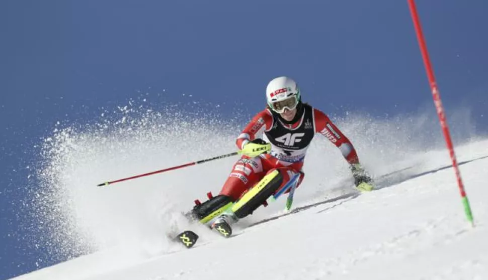 epa10474283 Leona Popovic of Croatia in action during the 1st run in the Women's Slalom event at the FIS Alpine Skiing World Championships in Meribel, France, 18 February 2023. EPA/GUILLAUME HORCAJUELO