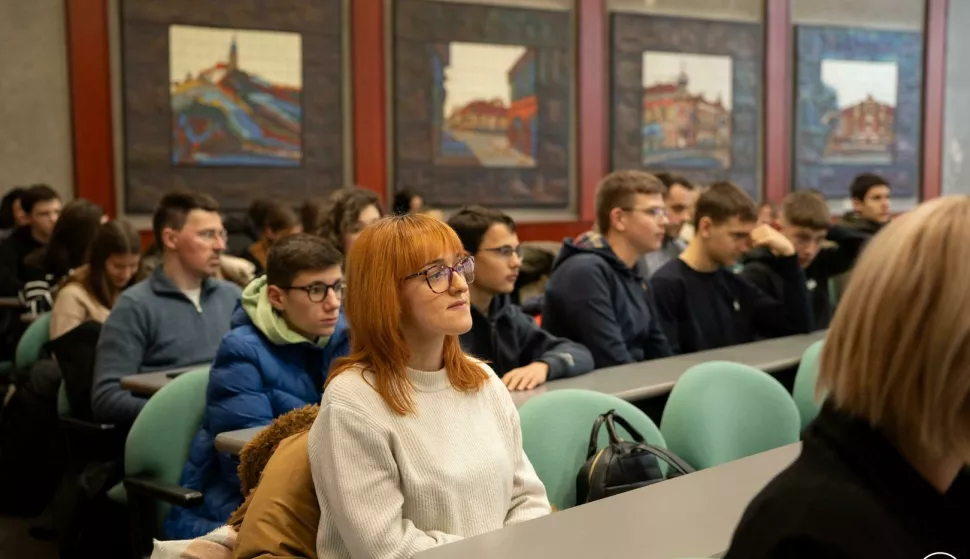 VINKOVCIU organizaciji vinkovačke Zdravstvene i veterinarske &scaron;kole dr. Andrije &Scaron;tampara održana je, u okviru Mjeseca borbe protiv ovisnosti, tribina za prevenciju ovisnosti mladih za učenike srednjih &scaron;kola i vi&scaron;ih razreda osnovnih &scaron;kola.prosinac 2024.