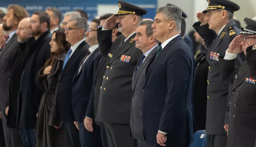 Zagreb, 12.12.2024. - Predsjednik Republike i vrhovni zapovjednik Oružanih snaga RH Zoran Milanović sudjelovao je na svečanom obilježavanju Dana Hrvatskog ratnog zrakoplovstva.Na fotografiji Zoran Milanović, Tihomir Kundid.foto HINA/ Edvard &Scaron;U&Scaron;AK/ es
