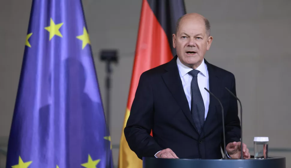 epa11770414 German Chancellor Olaf Scholz delivers a statement on requesting parliament's confidence vote at the Chancellery in Berlin, Germany, 11 December 2024. Scholz has submitted a request for a vote of confidence in the German Parliament Bundestag, in order to pave the way for new federal elections. EPA/CLEMENS BILAN