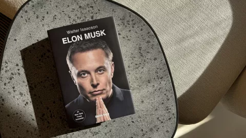 Školska knjiga Elon Musk