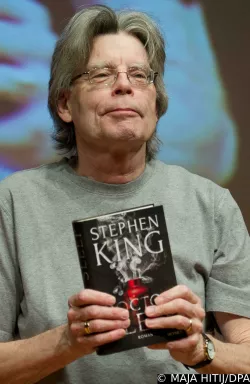 US writer Stephen King poses as he presents his new book 'Doctor Sleep' at the Congress Centrum Hamburg (CCH) in Hamburg, Germany, 20 November 2013. Photo: Maja Hitij/dpa/DPA/PIXSELL