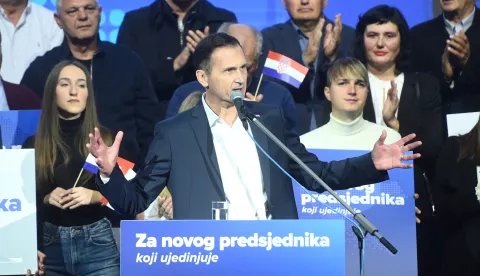 Split, 14.12.2024. - Split, 14.12.2024.- Kandidat HDZ-a i partnera za predsjednika Hrvatske Dragan Primorac održao je u dvorani Gripe predizborni skup na kojem su nazočili najviši stranački dužnosnici na čelu s predsjednikom Vlade i HDZ-a Andrejem Plenkovićem. foto HINA/ Mario STRMOTIĆ/ MS