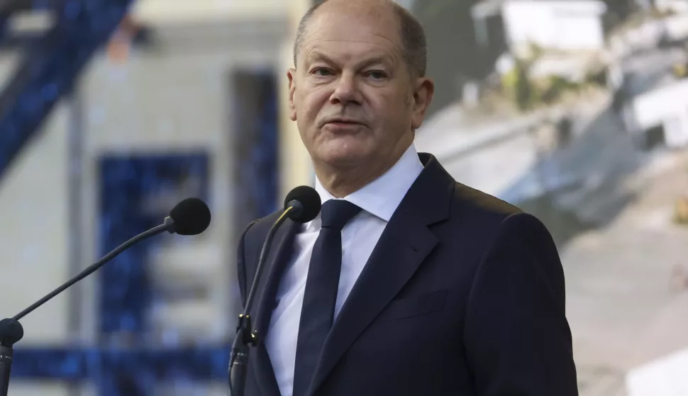 epa11745195 German Chancellor Olaf Scholz speaks during a ceremony marking the 125th anniversary of the Emschergenossenschaft in Bochum, Germany, 28 November 2024. The Emschergenossenschaft is responsible for the construction of wastewater and sewer systems in North-Rhine Westphalia. EPA/CHRISTOPHER NEUNDORF