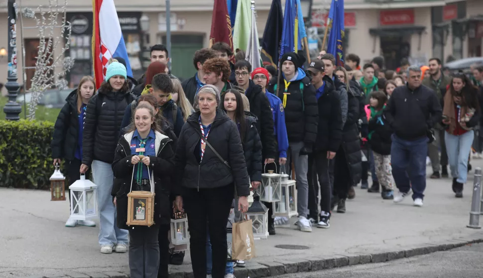 Zagreb, 15.12.2024. Ceremonija donošenja Betlehemskog svjetla mira u Hrvatsku u organizaciji Saveza izviđača Hrvatske. foto HINA/ Admir BULJUBAŠIĆ/ abu