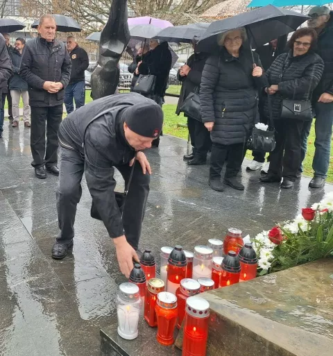 SLAVONSKI BRODSvoj tradicionalni božićni susret održala je Udruga roditelja poginulih hrvatskih branitelja Domovinskog rata grada Slavonskog Broda.PROSINAC 2024.