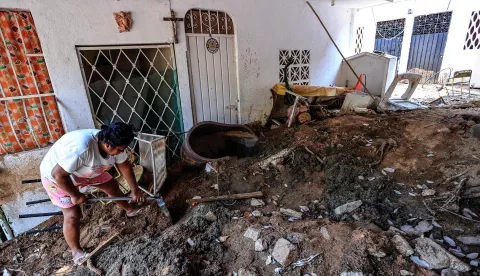 epa11667248 A woman removes soil in one of the affected houses, in the Ampliacion Libertad neighborhood, after the passage of Hurricane 'John', in the resort of Acapulco in the state of Guerrero, Mexico, 16 October 2024 (Issued on 18 October 2024). Hurricane John displaced hundreds of families in Acapulco, a port in southern Mexico where the damage continues after almost a month of the cyclone, which left almost 30 people dead throughout the country. EPA/David Guzman