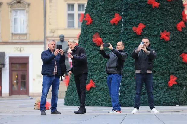 Progla&scaron;eni autori čije su fotografije u&scaron;le u kalendar za 2025. Osječko-baranjske županijeOsijek, 16. prosinca 2024.Foto: OBŽ