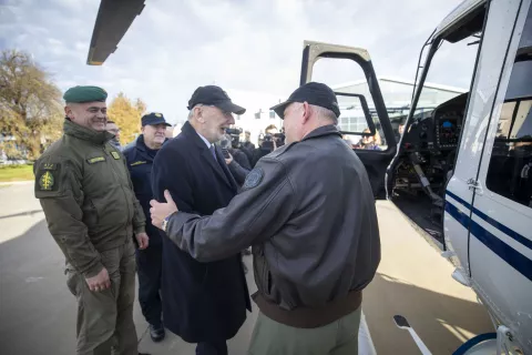 Zagreb, 17.12.2024. - Potpredsjednik Vlade i ministar unutarnjih poslova Davor Božinović razgledao je dva novoisporučena višenamjenska helikoptera Subaru Bell 412EPX. Na fotografiji Davor Božinović. foto HINA/ Daniel KASAP/ dk