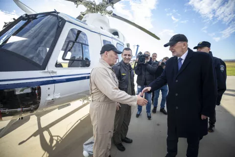 Zagreb, 17.12.2024. - Potpredsjednik Vlade i ministar unutarnjih poslova Davor Božinović razgledao je dva novoisporučena višenamjenska helikoptera Subaru Bell 412EPX. Na fotografiji Davor Božinović. foto HINA/ Daniel KASAP/ dk