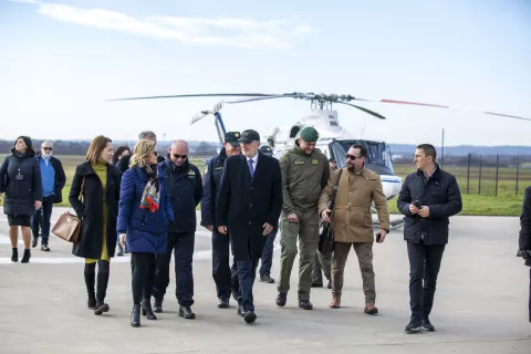 Zagreb, 17.12.2024. - Potpredsjednik Vlade i ministar unutarnjih poslova Davor Božinović razgledao je dva novoisporučena višenamjenska helikoptera Subaru Bell 412EPX. Na fotografiji Davor Božinović. foto HINA/ Daniel KASAP/ dk