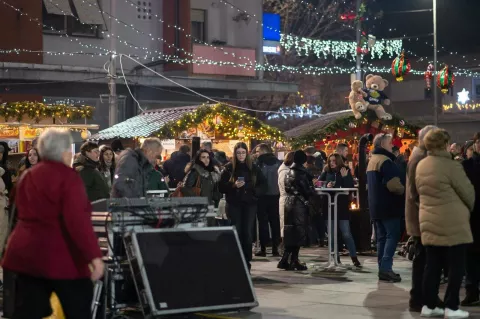 Županjci uživaju na trgufoto: TZ Županje