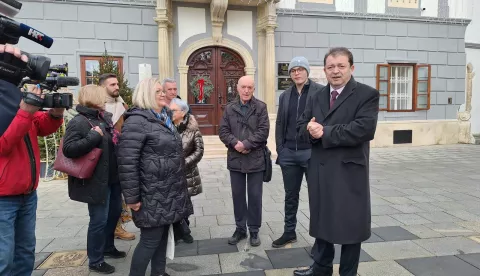 Varaždin, 17.12.2024. - Nezavisni predsjednički kandidat Tomislav Jonjić u utorak je u sklopu predizborne kampanje stigao u Varaždinsku županiju, a iz Varaždina je poručio da aktualni predsjednik Zoran Milanović uopće ne vodi državu, da je zatrovao političku atmosferu i da je krajnje vrijeme da mu se na predstojećim izborima kaže 'ne'. Na fotografiji Tomislav Jonjić. foto HINA/ Siniša KALAJDŽIJA/ tm