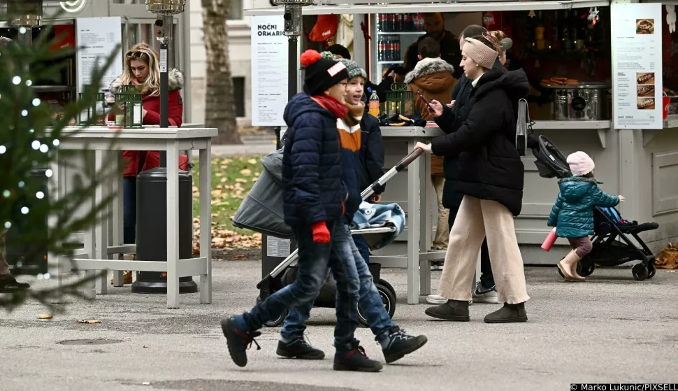 01.12.2024., Zagreb - Advent u gradu. PRI KORISTENJU FOTOGRAFIJE ZASTITITI IDENTITET DJETETA (PREKRITI OCI). Photo: Marko Lukunic/PIXSELL