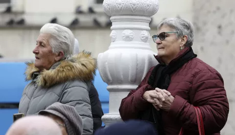 Zagreb, 13.12.2024.- Prosvjed "Protiv siroma?tva, korupcije i kriminala!" odr?an je na Trgu bana Josipa Jela?i?a u organizaciji Bloka umirovljenici zajedno. foto HINA/ Lana SLIVAR DOMININI?/ ua