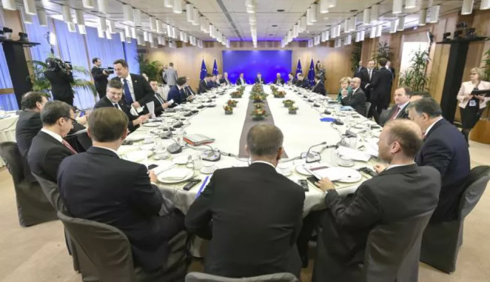 epa06390970 A general view during the breakfast meeting on the second day of the European Council meeting in Brussels, Belgium, 15 December 2017. EU leaders gather to discuss the most compelling matters in terms of migration, defense foreign affairs, education, culture, social issues and 'Brexit' negotiations. EPA/JOHN THYS/POOL