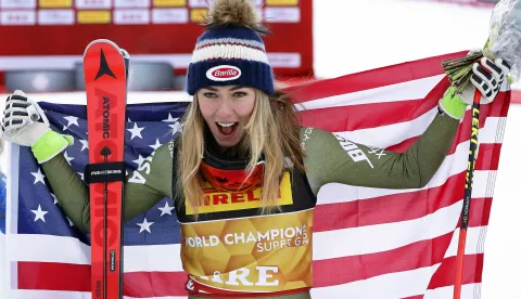 epa07345381 Mikaela Shiffrin of the USA celebrates in the finish area after winning the women's Super G race at the FIS Alpine Skiing World Championships in Are, Sweden, 05 February 2019. EPA/VALDRIN XHEMAJ