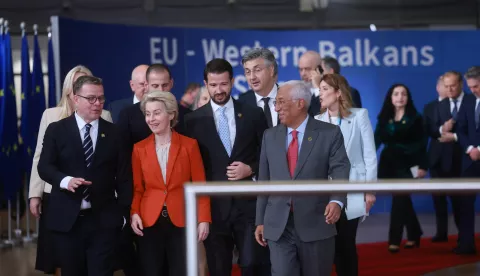 epa11784228 (L-R) Finland's Prime Minister Petteri Orpo, European Commission President Ursula von der Leyen, President of Montenegro Jakov Milatovic and European Council President Antonio Costa attend a family photo at the EU-Western Balkans Summit in Brussels, Belgium, 18 December 2024. EU and Western Balkans leaders are meeting in Brussels to discuss strengthening regional cooperation and partnerships. EPA/OLIVIER HOSLET