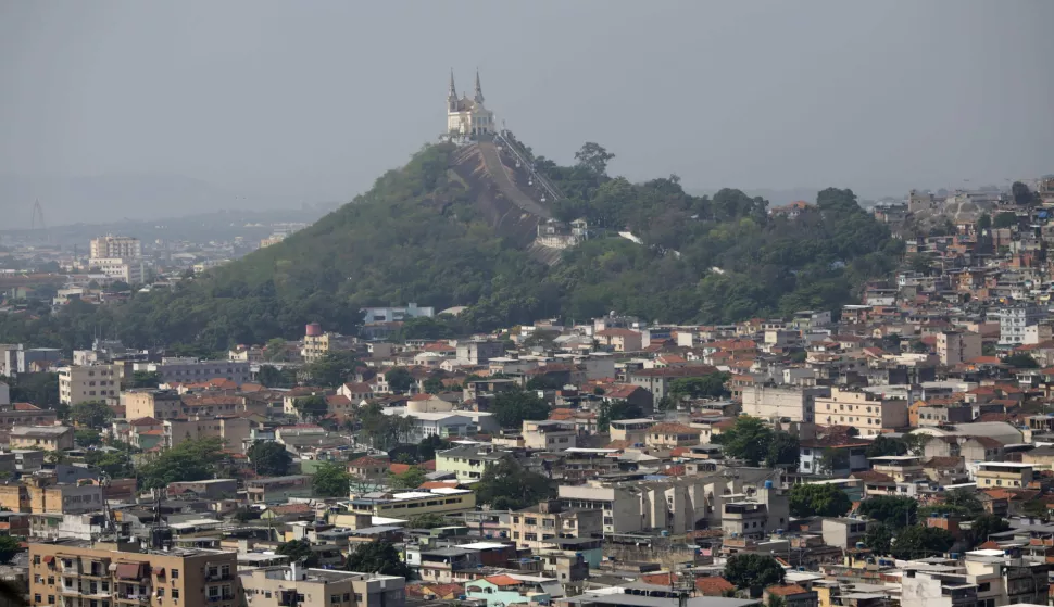 epa06964904 A view of the Penha favelas complex, in Rio de Janeiro, Brazil, 22 August 2018. More than 4,200 agents of the Brazilian Army and Police held for the third consecutive day an operation in three favela complexes in the north of Rio de Janeiro that yesterday left seven people dead, including 3 military. EPA/Antonio Lacerda