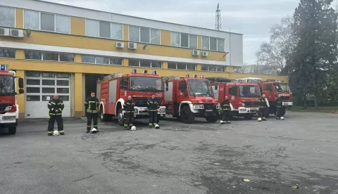 Pripadnici JVP Osijek izrazili su žaljenje zbog masakra u osnovnoj školi u Zagrebu i dali podršku stradalima postrojavanjem ispred postrojbe 