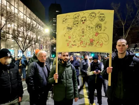 Beograd, 22.12.2024. - Tisuće ljudi okupilo se u Beogradu u nedjelju na zajedničkom prosvjedu studenata u jeku blokada više od 50 fakulteta kojima studenti zahtjevaju odgovornost vlasti za pogibiju 15 osoba na željezničkom kolodvoru u Novom Sadu i kaznenu odgovornost za nasilnike na demonstracijama diljem Srbije poslije novosadske tragedije. foto HINA/ Velimir ILIĆ/ ml