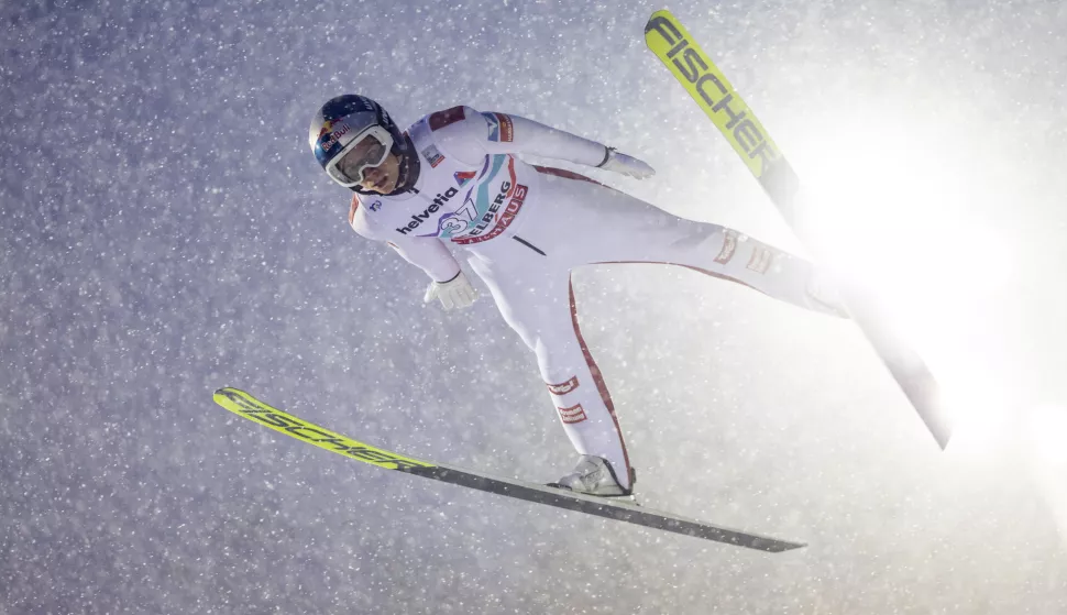 epa11790027 Stephan Embacher from Austria in action during the Men's Large Hill HS 140 competition at the FIS Ski Jumping World Cup in Engelberg, Switzerland, 22 December 2024. EPA/PHILIPP SCHMIDLI