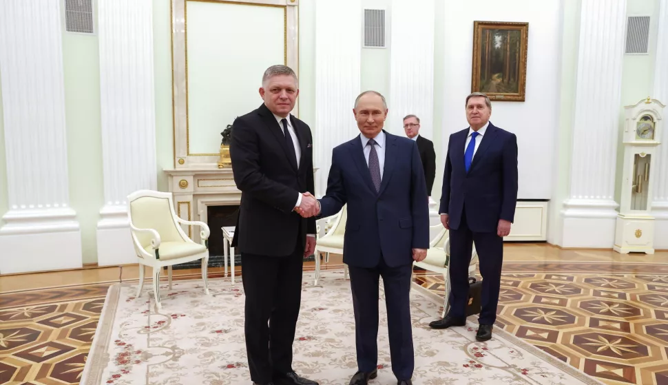 epa11790244 Russian President Vladimir Putin (C) shakes hands with Slovak Prime Minister Robert Fico (L) during their meeting at the Kremlin in Moscow, Russia, 22 December 2024. Fico is on a working visit to Moscow. EPA/ARTYOM GEODAKYAN/SPUTNIK/KREMLIN/POOL